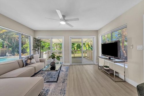 4687 Ne 18th Ave, Oakland Park, FL, 33334-5619 | Card Image