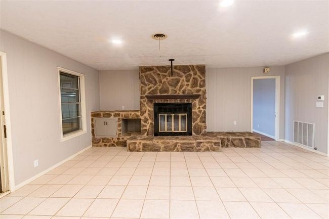 409 W Buffalo St, House other with 3 bedrooms, 2 bathrooms and null parking in Caldwell TX | Image 7