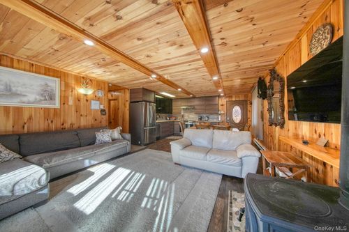 6 Medallion Rd, Kiamesha Lake, NY, 12751-5041 | Card Image