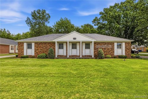690 Davison Rd, Lockport, NY, 14094-5338 | Card Image