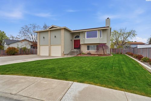 2405 Towhee Ln, West Richland, WA, 99353-9587 | Card Image