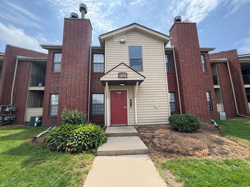 apt-108-1975 N Hicks Rd, Palatine, IL, 60074-2579 | Card Image