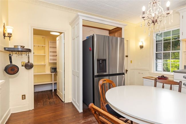 Eat-In Kitchen | Image 11