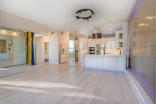 unit-19m-14 Greenway Plz, Houston, TX, 77046-1427 | Card Image