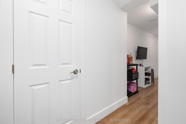 1502 Dufferin St, Home with 2 bedrooms, 1 bathrooms and 1 parking in Toronto ON | Image 4