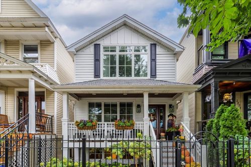 2226 W Barry Ave, Chicago, IL, 60618-8006 | Card Image