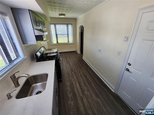 432 Broad Ave, Ridgefield, NJ, 07657-2386 | Card Image