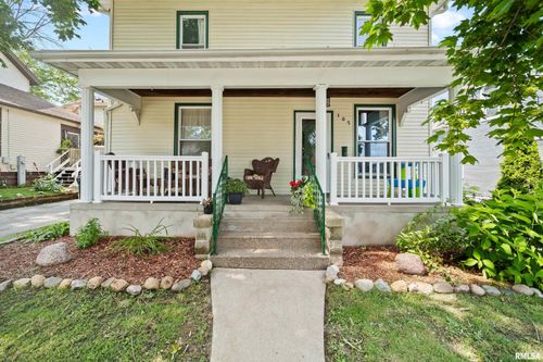 105 E 10th St, Muscatine, IA, 52761-3936 | Card Image