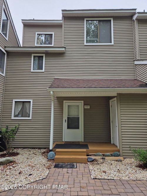 3326 Windermere Dr, Bushkill, PA, 18324-6925 | Card Image