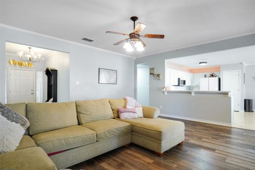 527 Lone Star St, Joshua, TX, 76058-6215 | Card Image