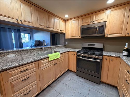 a6-10943 Laurel Canyon, San Fernando, CA, 91340 | Card Image