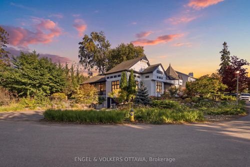 435 Westminster Ave, Ottawa, ON, K2A2T7 | Card Image