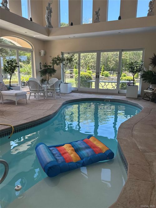 3172 Sound Ave, Riverhead, NY, 11901-1100 | Card Image