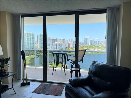 apt-2007-3675 N Country Club Dr, Miami, FL, 33180-1709 | Card Image