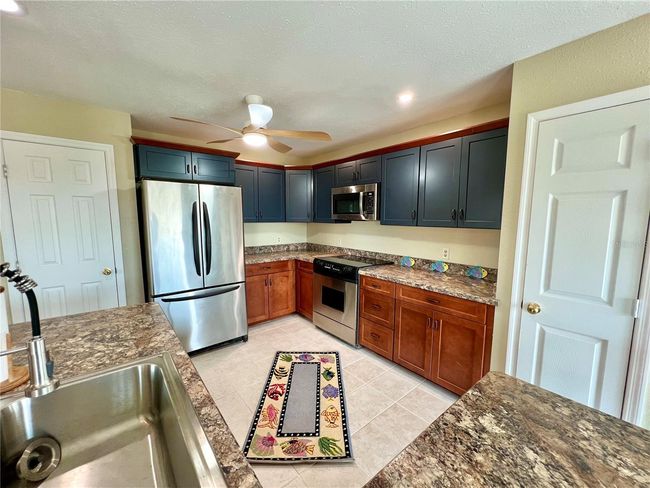Roomy kitchen | Image 19