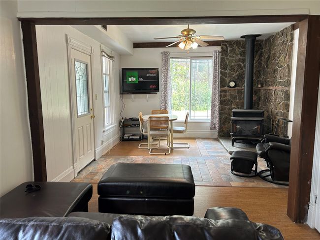 Living Area | Image 15
