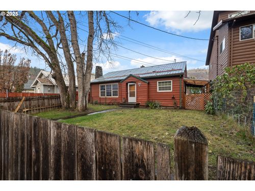 217 2nd St, Klickitat, WA, 98628-8903 | Card Image