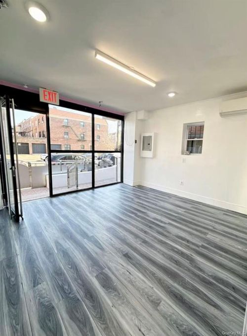 8007 31st Ave, East Elmhurst, NY, 11370-1901 | Card Image