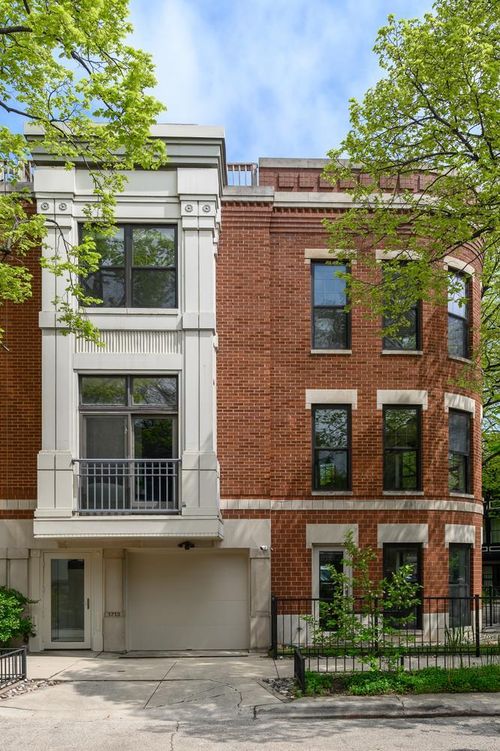 1713 Bissell St, Chicago, IL, 60614-5554 | Card Image