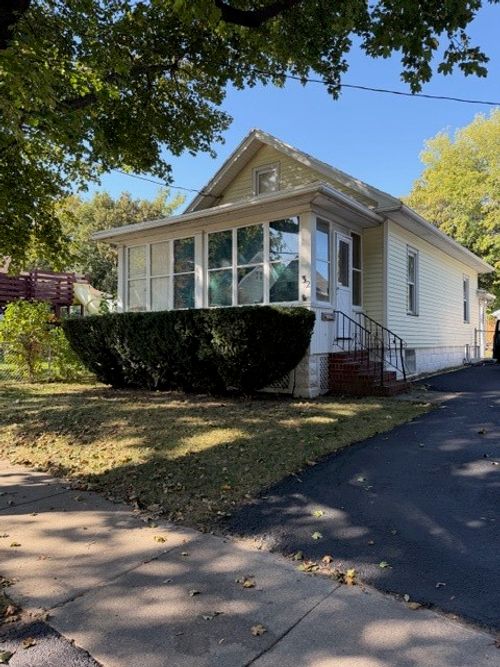 32 Michigan St, Rochester, NY, 14606-2425 | Card Image