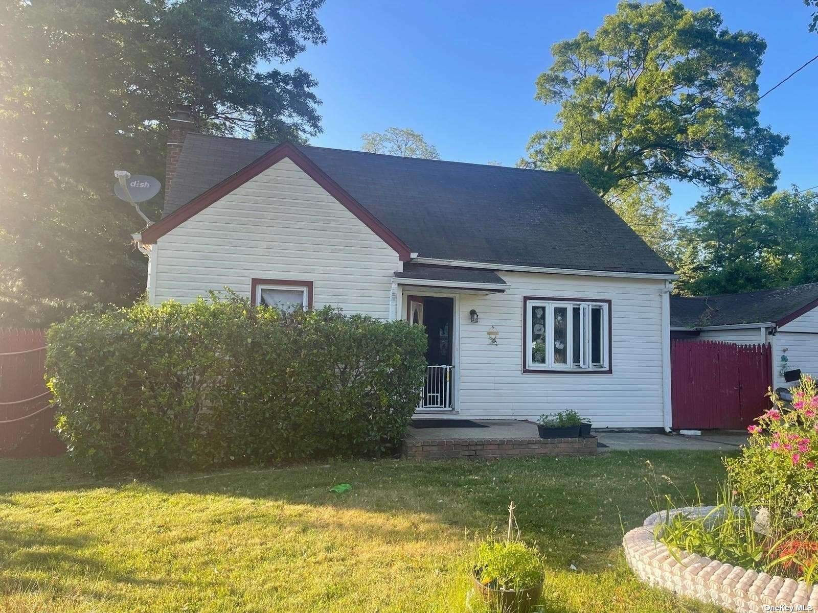 End Ave, Brentwood, NY 11717