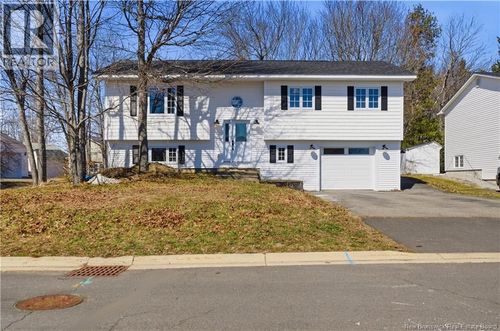 21 Merrett Dr, Oromocto, NB, E2V2L8 | Card Image