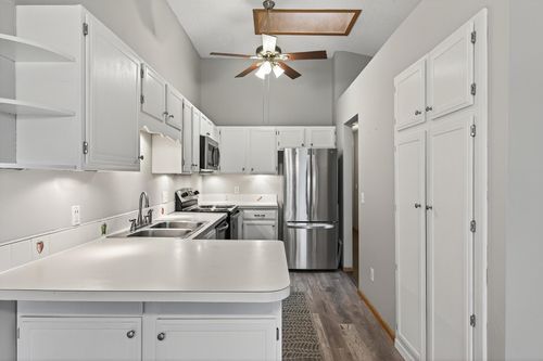 7275 Pontiac Cir, Chanhassen, MN, 55317-9454 | Card Image