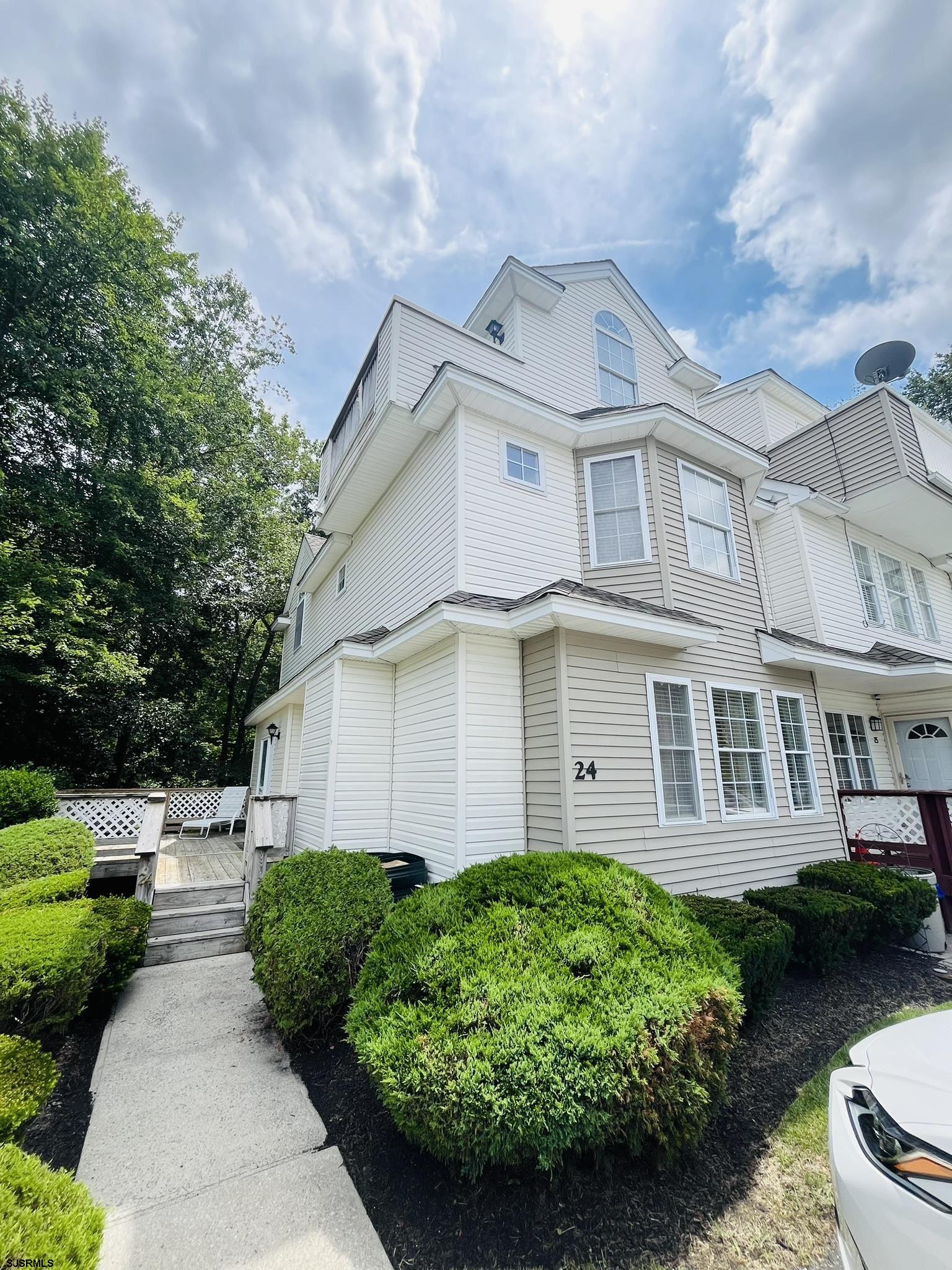 Macintosh Ct, Egg Harbor Township, NJ 08234