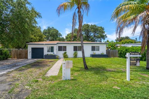 1735 Ne 147th St, Miami, FL, 33181-1003 | Card Image
