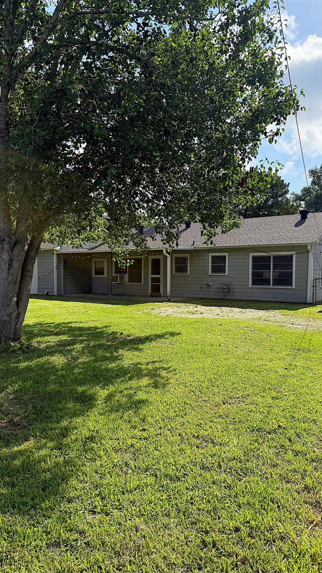 113 Cravens Dr, House other with 3 bedrooms, 1 bathrooms and null parking in Silsbee TX | Image 11