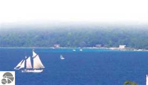 843 Wind Drift Dr, Traverse City, MI, 49684-1324 | Card Image