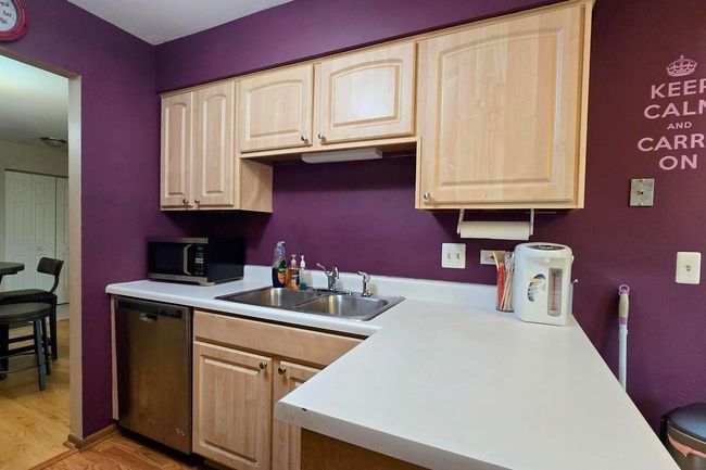 1338 - 1338 Stratford Dr, Condo with 3 bedrooms, 2 bathrooms and 2 parking in Gurnee IL | Image 8