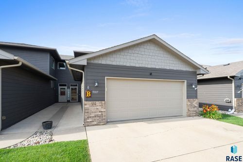 9007 W 32nd St, Sioux Falls, SD, 57106-4847 | Card Image