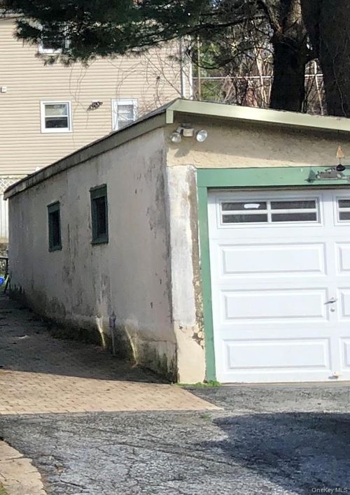 60 Leroy Ave, Valhalla, NY, 10595-1457 | Card Image