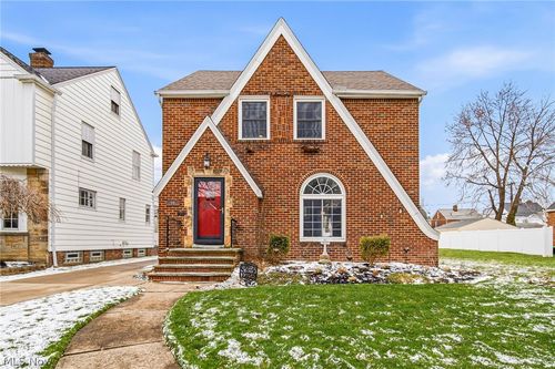 94 E 217th St, Euclid, OH, 44123-1157 | Card Image