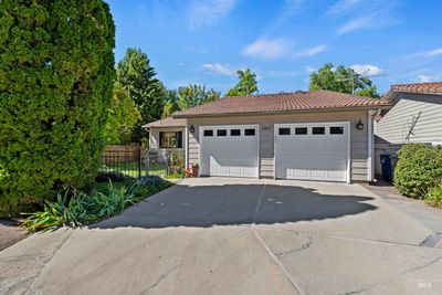 5813 W Gate House Court, House other with 4 bedrooms, 2 bathrooms and 2 parking in Boise ID | Image 3