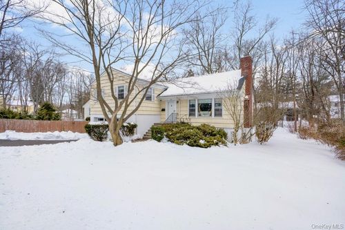 1015 Mamaroneck Ave, White Plains, NY, 10605-4012 | Card Image