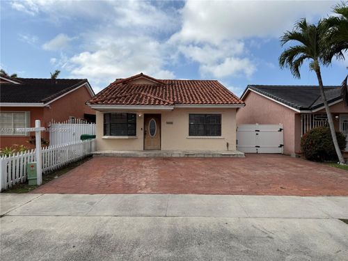 9058 Nw 115th St, Hialeah Gardens, FL, 33018-4123 | Card Image