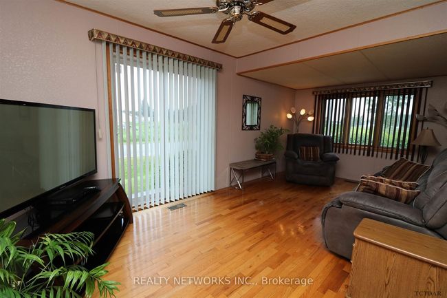 662 Edward Ave, House other with 2 bedrooms, 1 bathrooms and 2 parking in Holtyre ON | Image 12