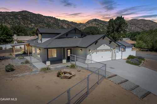 21813 Valley Vista Dr, Tehachapi, CA, 93561-8825 | Card Image