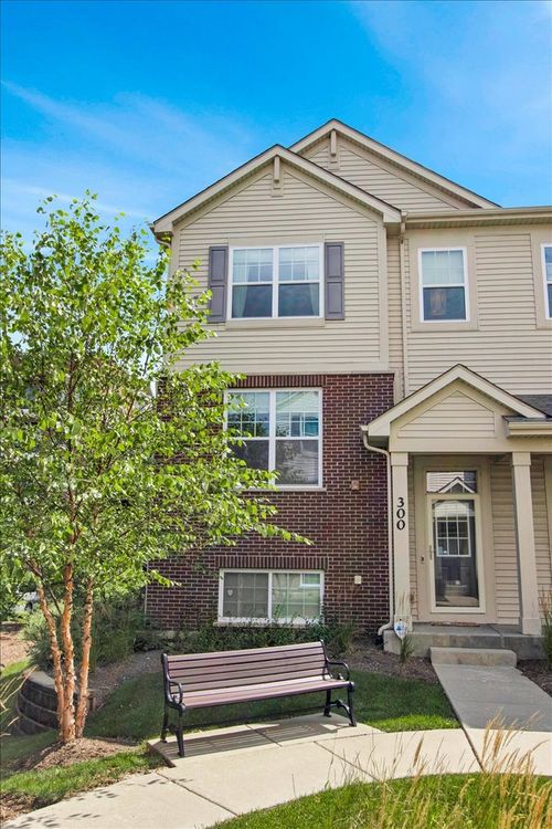 300 Lexington Ln, Rolling Meadows, IL, 60008-2105 | Card Image