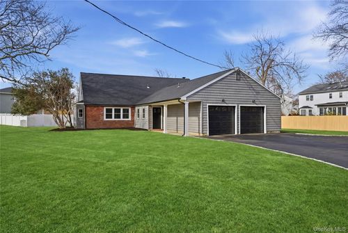 168 Bayview Dr, Oakdale, NY, 11769-2238 | Card Image