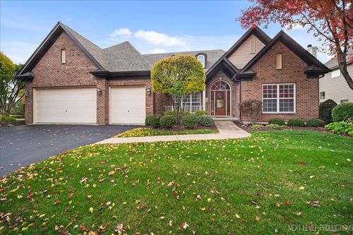 38W533 Berquist Dr, Geneva, IL, 60134-6059 | Card Image