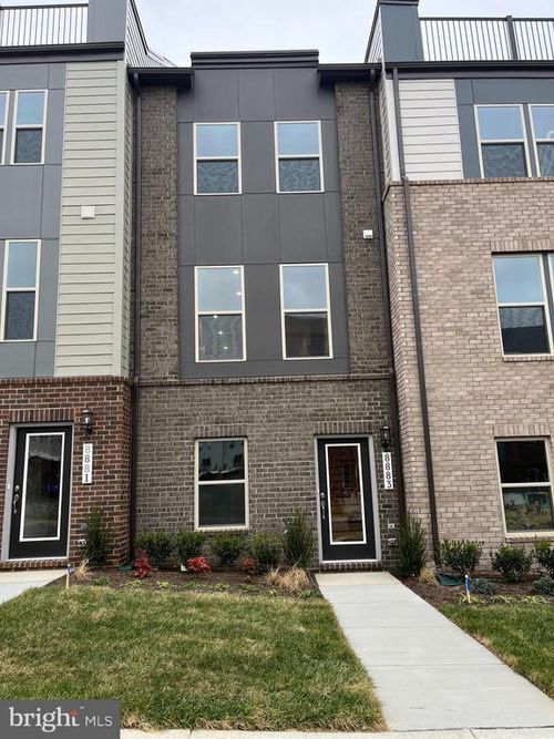 8883 Curie St, Manassas, VA, 20109-4055 | Card Image