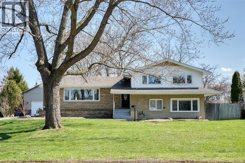 326 Centre St, Essex, ON, N8M1R4 | Card Image