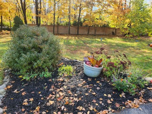 39 W Pine Rd, Staatsburg, NY, 12580-5405 | Card Image