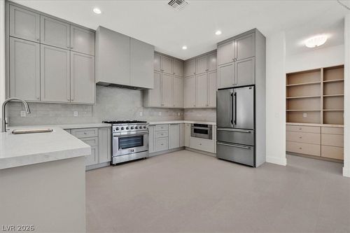 11 Fountainhead Cir, Henderson, NV, 89052-6421 | Card Image