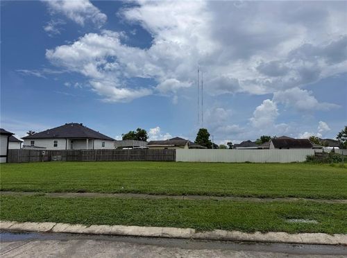 709 Ellen Dr, Chalmette, LA, 70043-2448 | Card Image