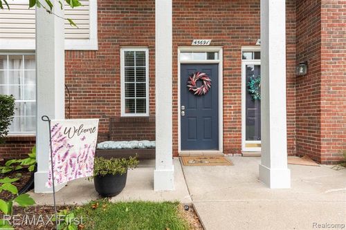 45691 Heather Ridge Dr, Macomb, MI, 48044-4073 | Card Image
