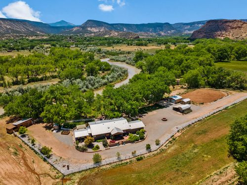 425 County Road 155, Abiquiu, NM, 87510-5553 | Card Image